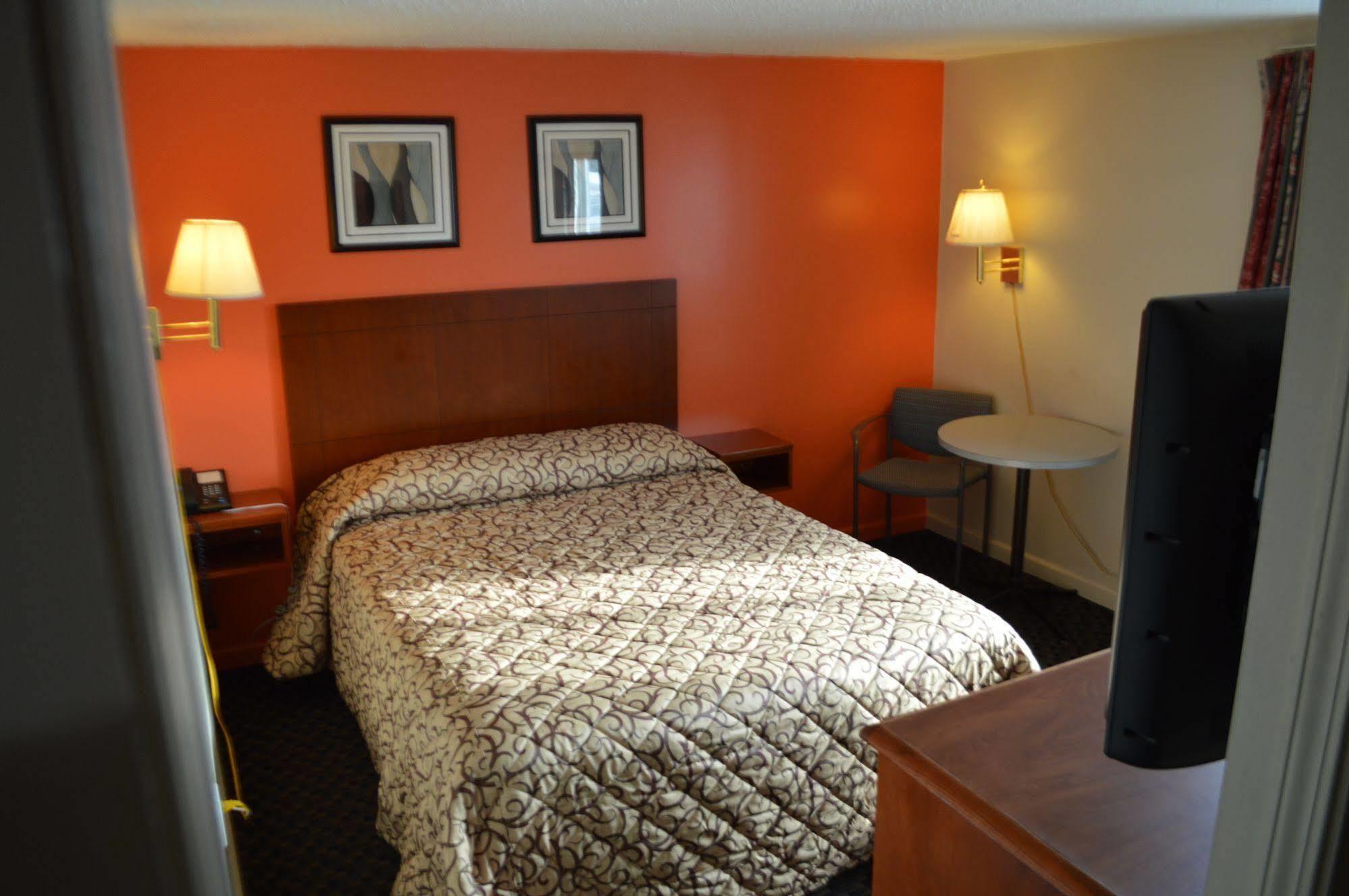 Royal Inn Motel ウォータータウン エクステリア 写真